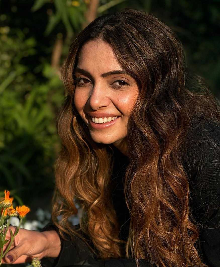 Celebrity Dimple Chawla - Tring India