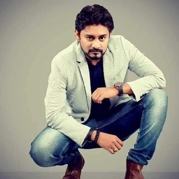 Celebrity Aashish Kapsikar - Tring India