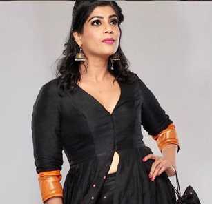 Celebrity Aditi Sarangdhar - Tring India