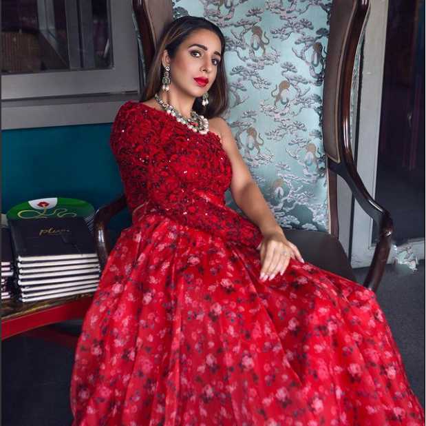 Celebrity Silkeena Kaur - Tring India