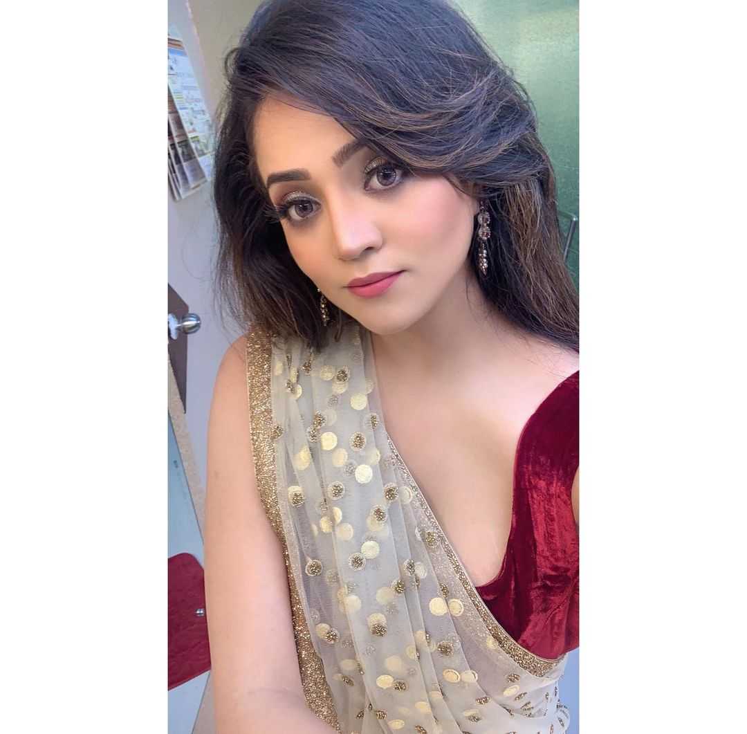 Celebrity Sanjana Chidanand - Tring India