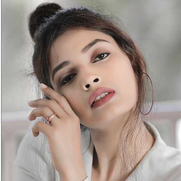 Celebrity Aarvika Gupta - Tring India