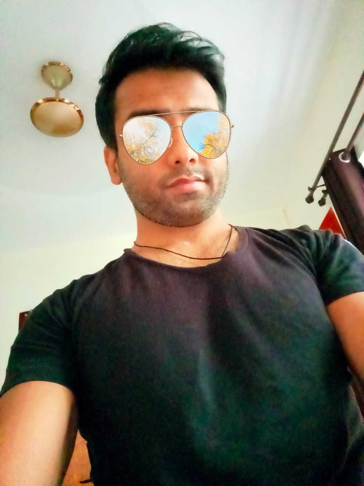 Celebrity Veivek Vyas - Tring India