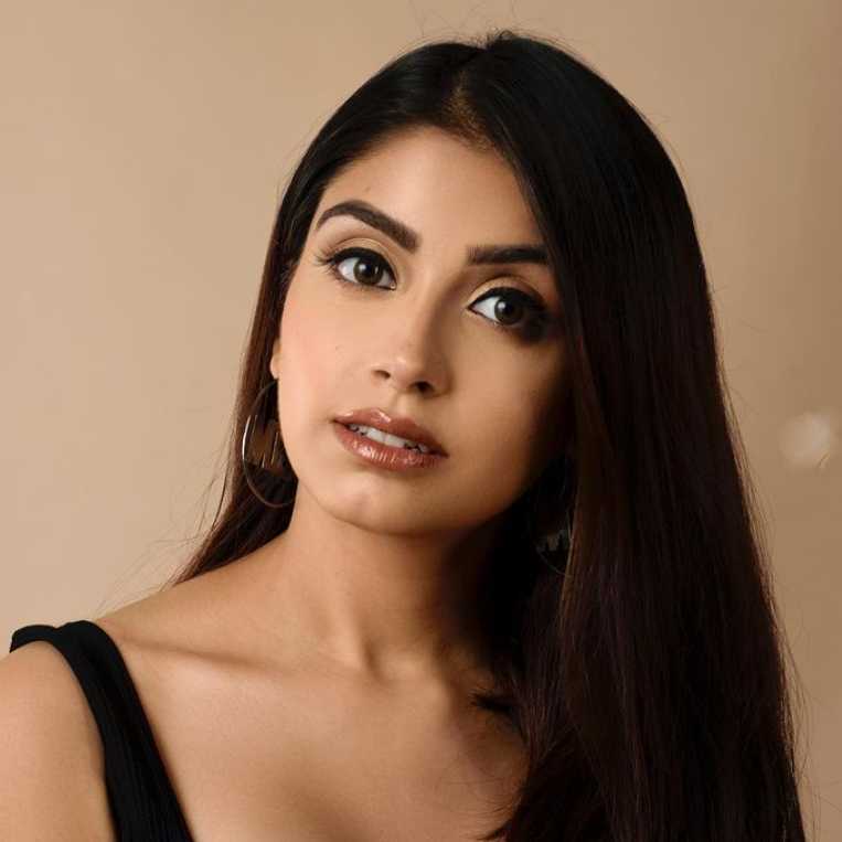 Celebrity Twinkle Arora - Tring India