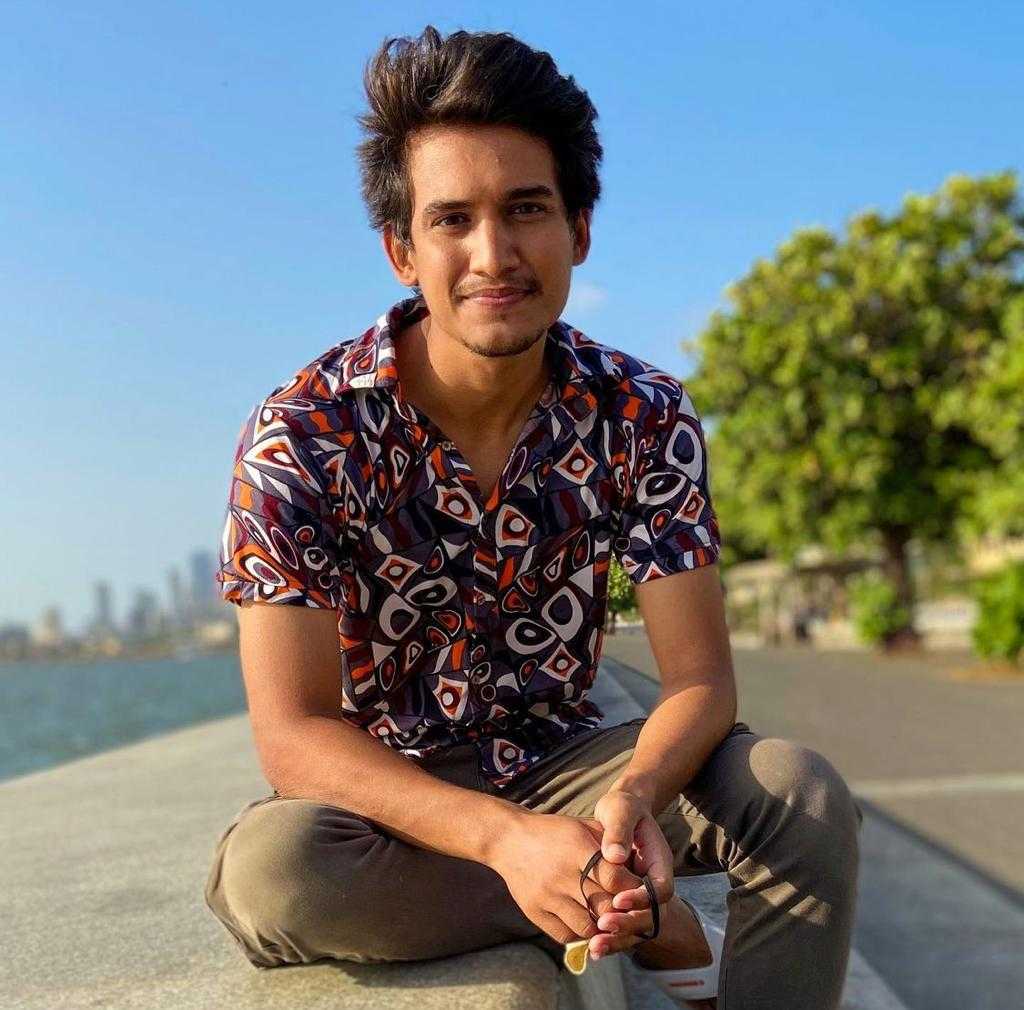 Celebrity Deepak Simwal - Tring India