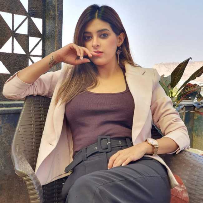 Celebrity Ayushi Shekhawat - Tring India