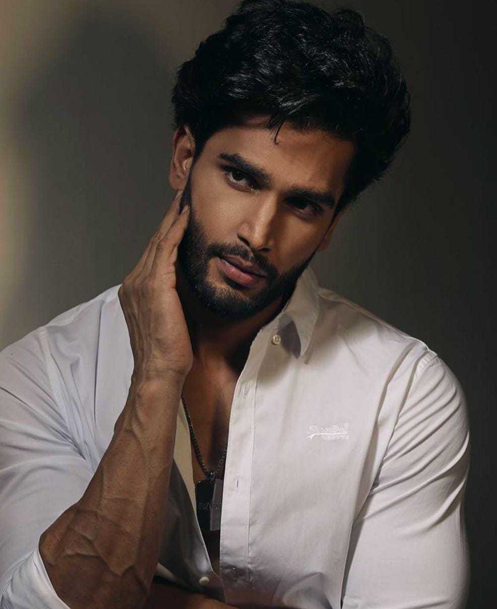 Celebrity Rohit Khandelwal - Tring India