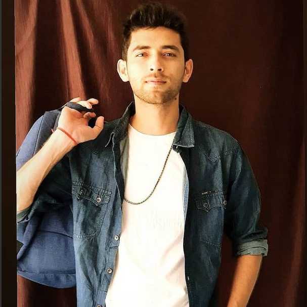 Celebrity Ayush Shrivastava - Tring India