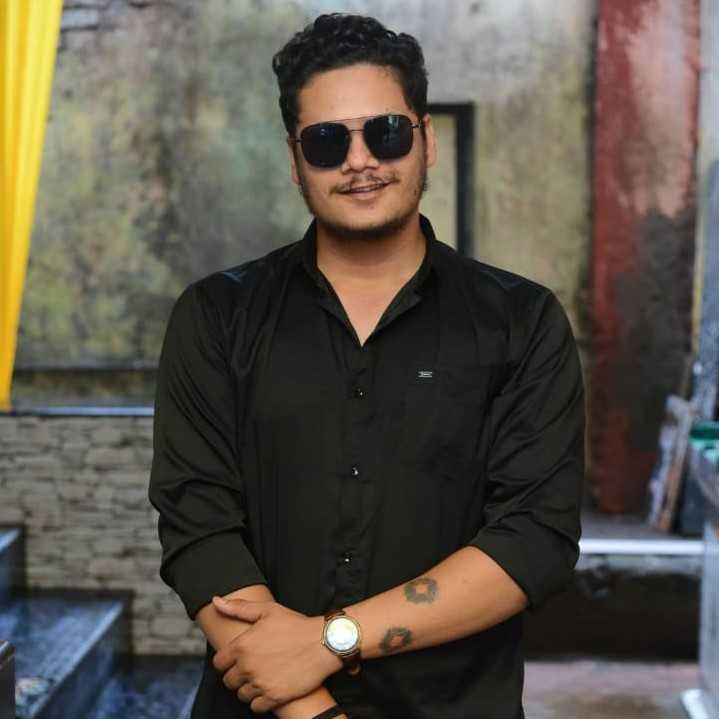 Celebrity Akshay Hira Sante - Tring India