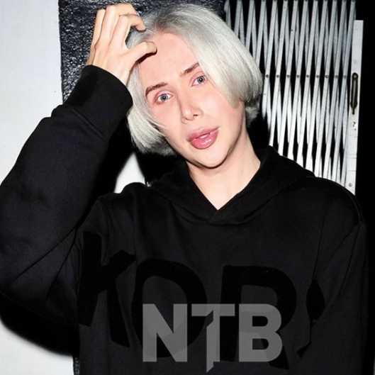 Celebrity Oli London - Tring India