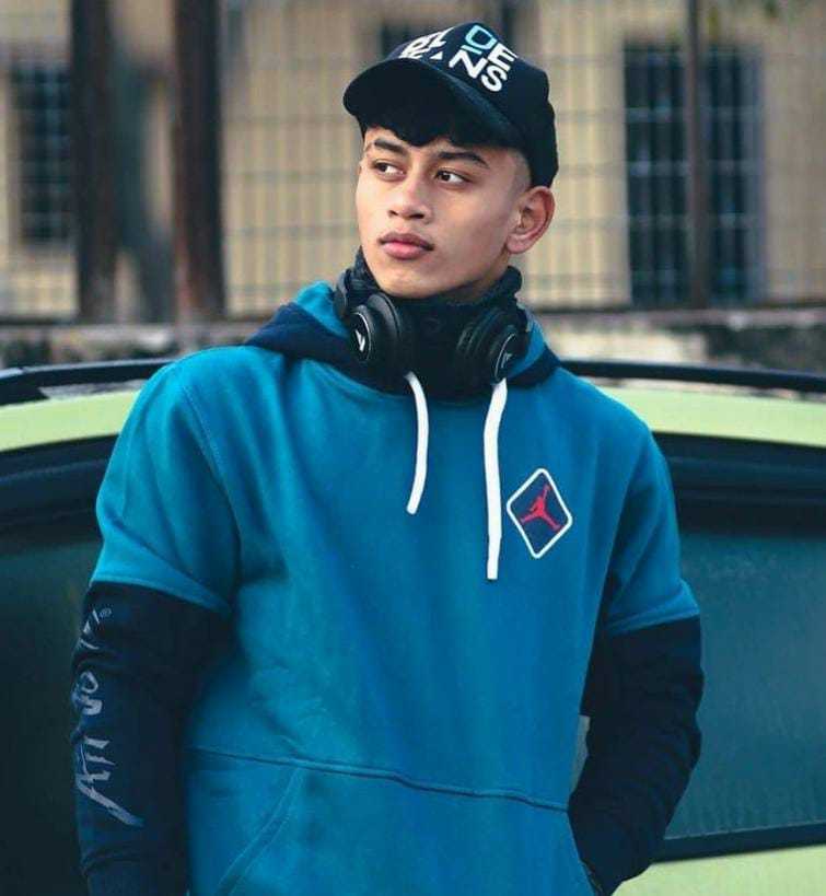 Celebrity Aryan Kandari - Tring India