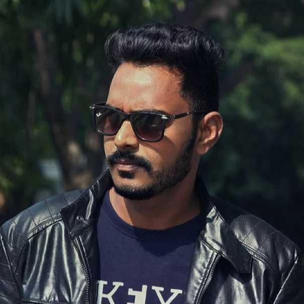 Celebrity Siddharth Varun - Tring India