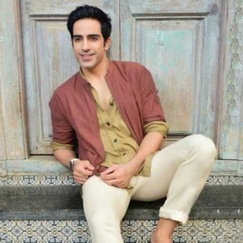 Celebrity Mudasir Bhat - Tring India