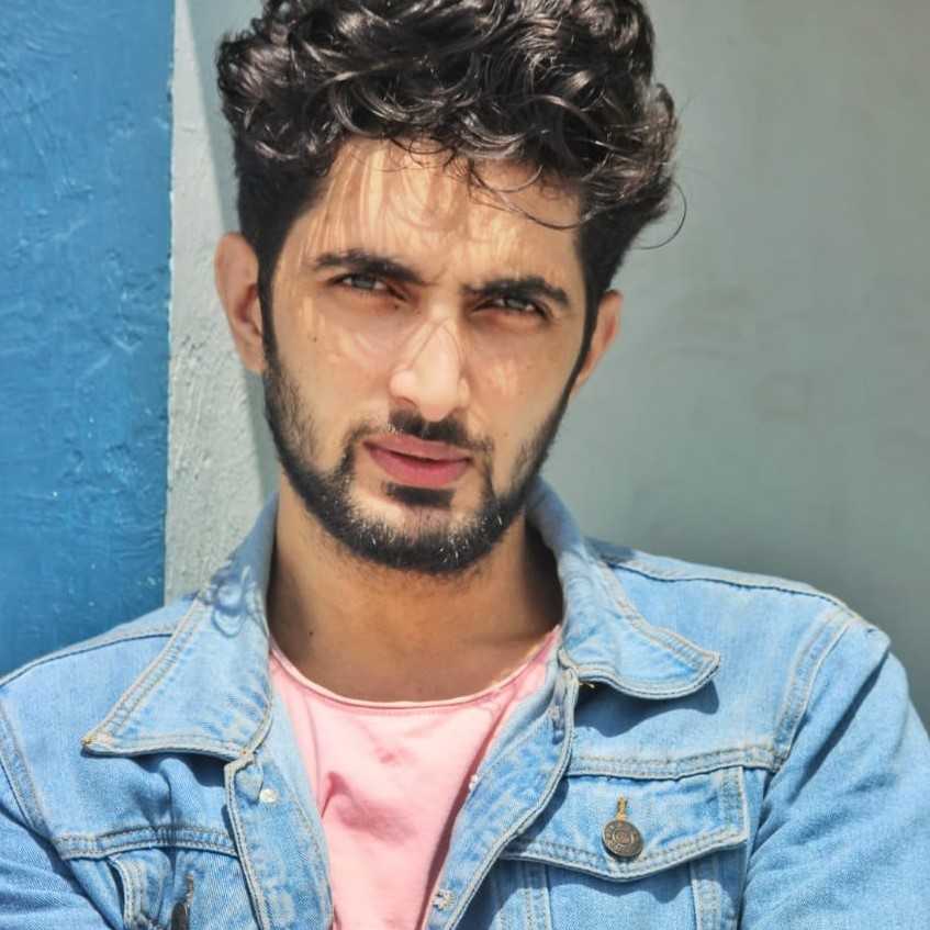 Celebrity Peeyush Chauhan - Tring India