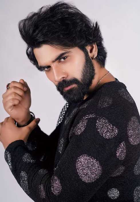 Celebrity Akhil Sarthak - Tring India