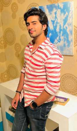 Celebrity Rishi Grover - Tring India