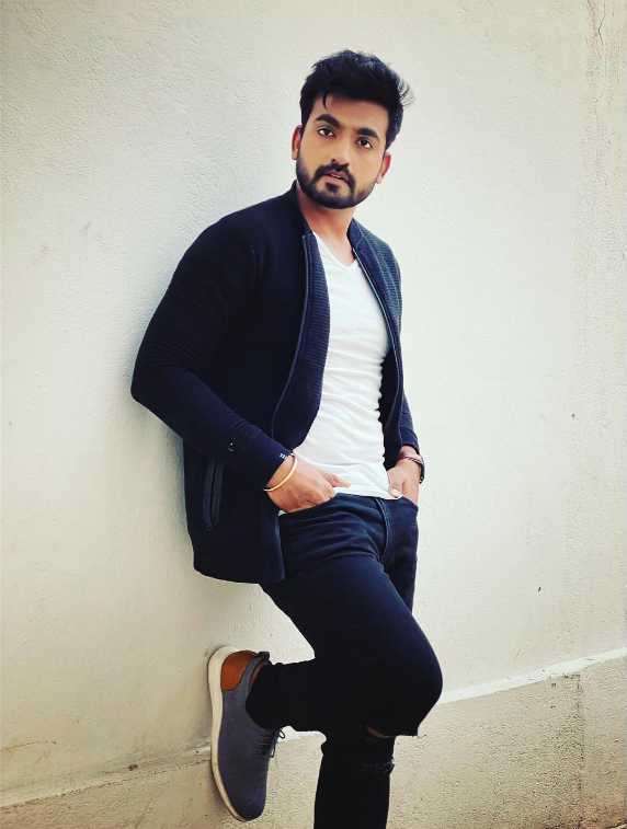 Celebrity Navin Vetri - Tring India