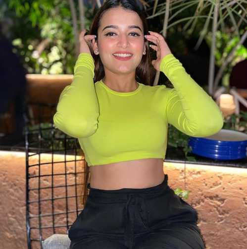 Celebrity Divyanshi Mishra - Tring India