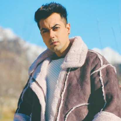 Celebrity Luv Tyagi - Tring India