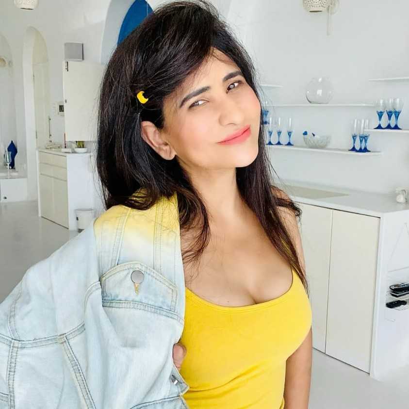 Celebrity Saru Maini - Tring India