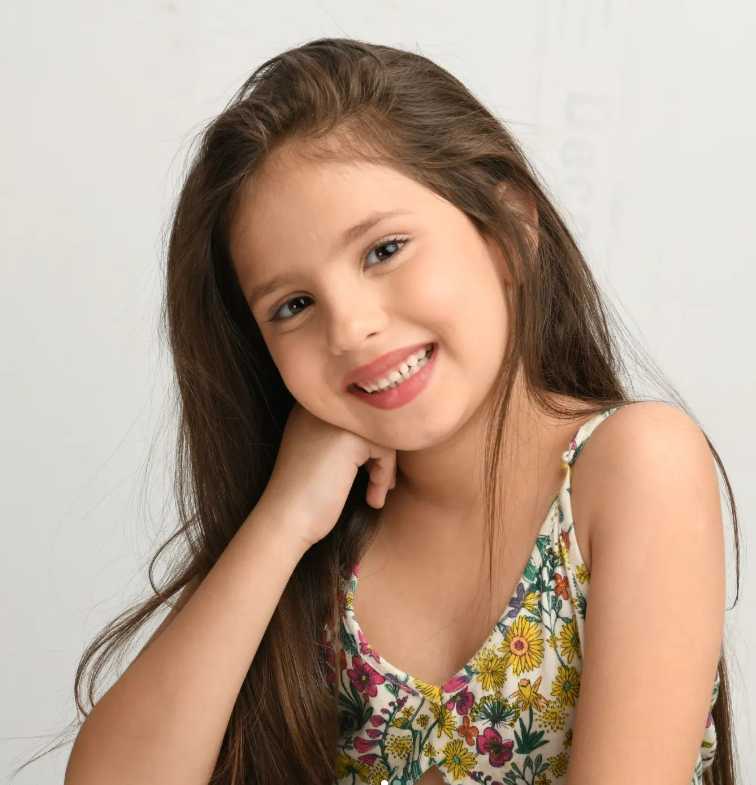 Celebrity Hardika Sharma - Tring India