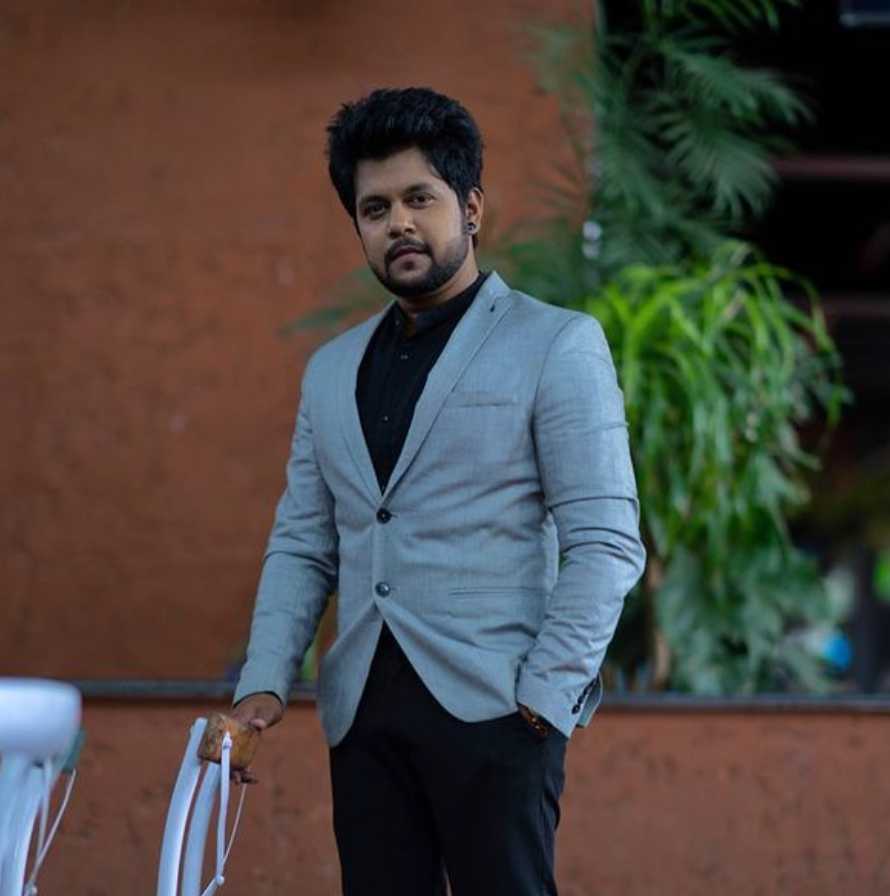 Celebrity Deepak Mahadev - Tring India