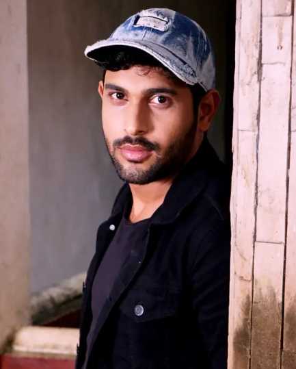Celebrity Paras Randhawa - Tring India