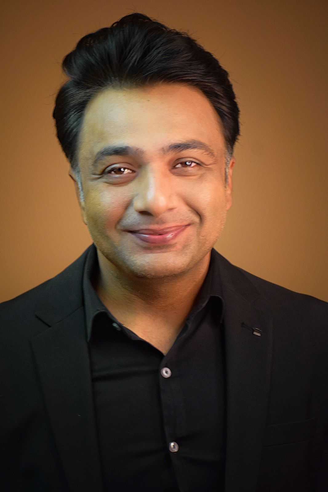 Celebrity Hemant Kher - Tring India