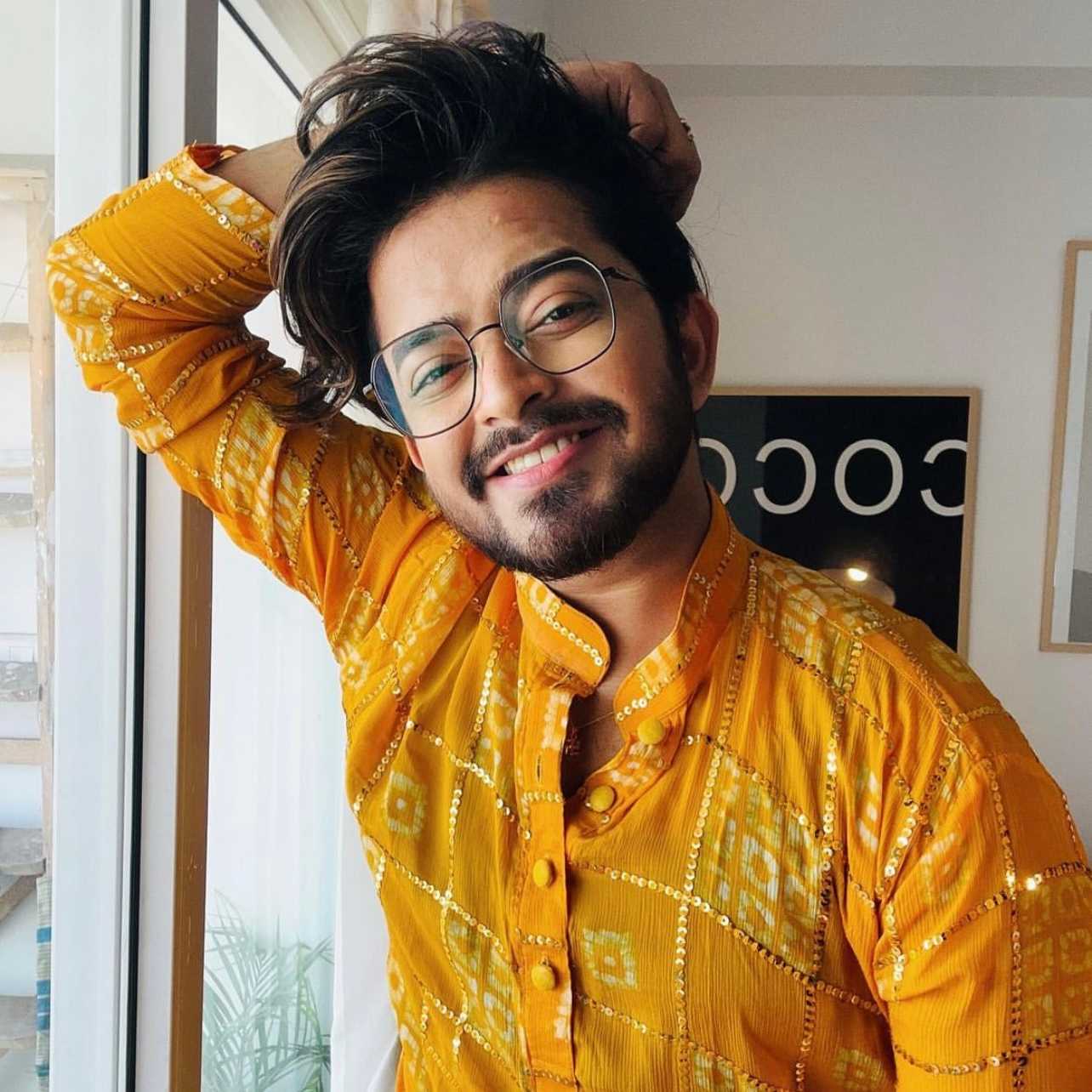 Celebrity Sayak Chakraborty - Tring India