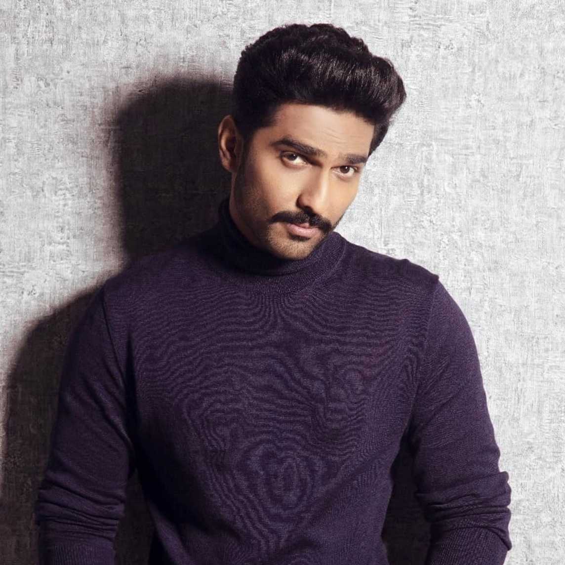 Celebrity Dhruva Karunakar - Tring India