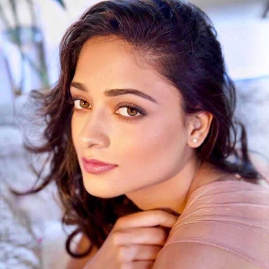 Celebrity Yaaneaa Bharadwaj - Tring India