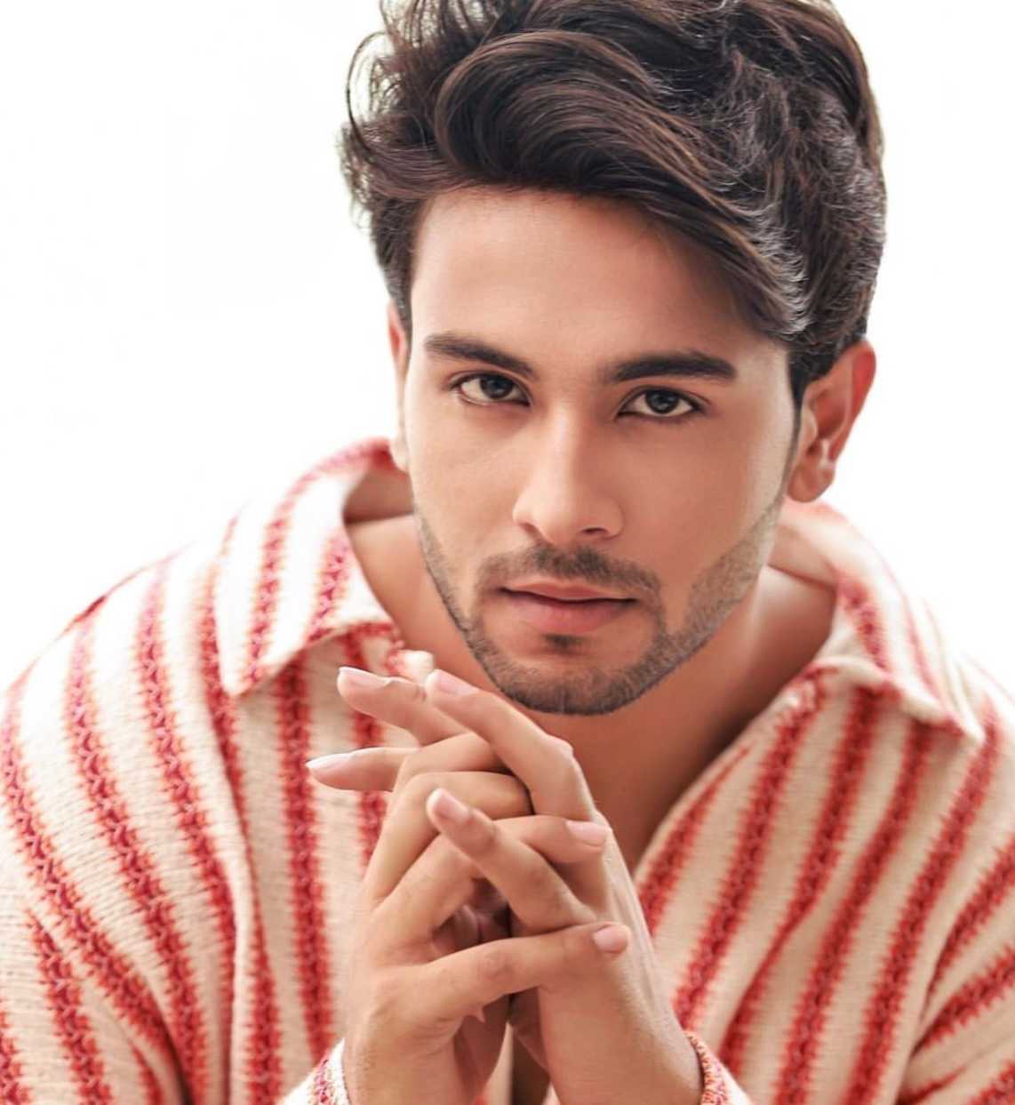 Celebrity Manish Rana - Tring India