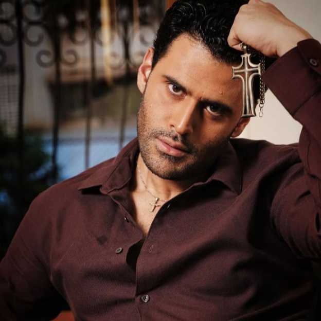 Celebrity Siddhant Issar - Tring India