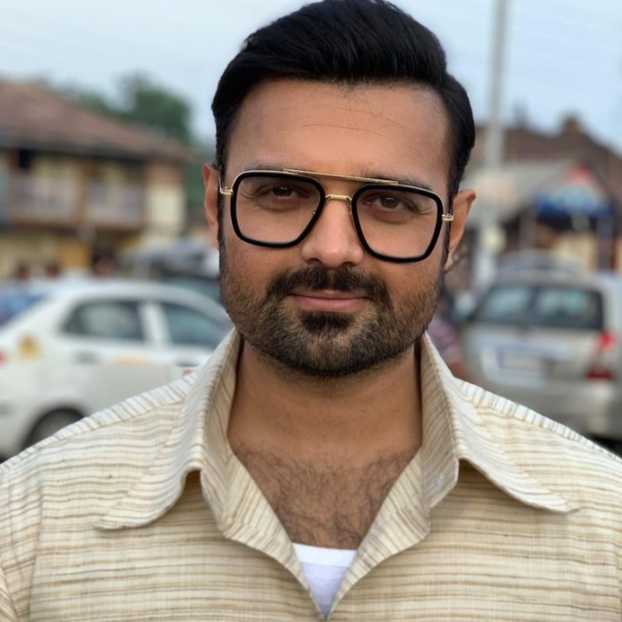 Celebrity Mimoh Chakraborty - Tring India