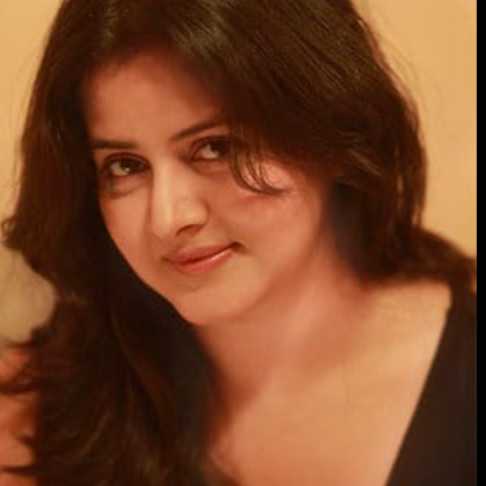 Celebrity Akriti Singh - Tring India