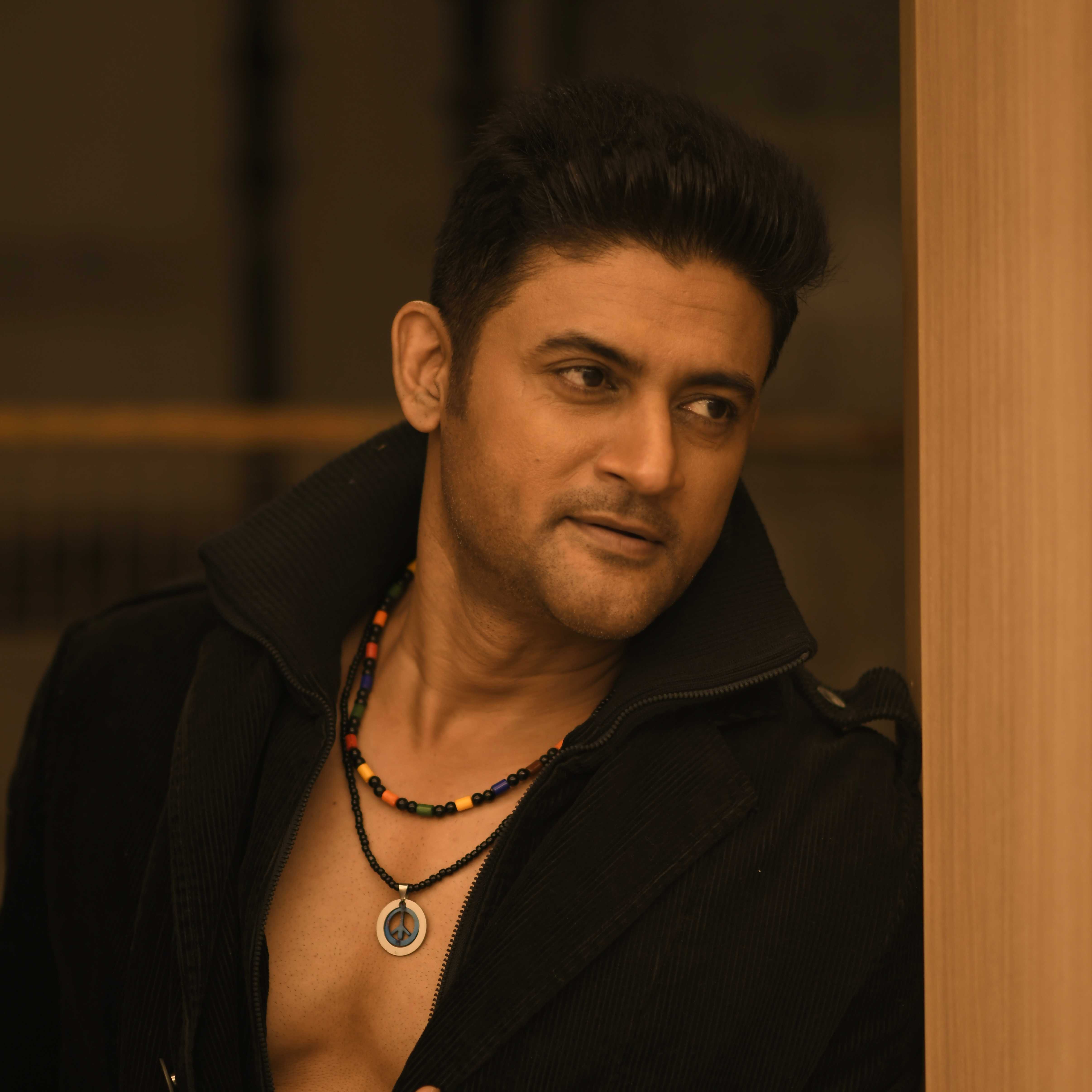 Celebrity Manav Gohil - Tring India