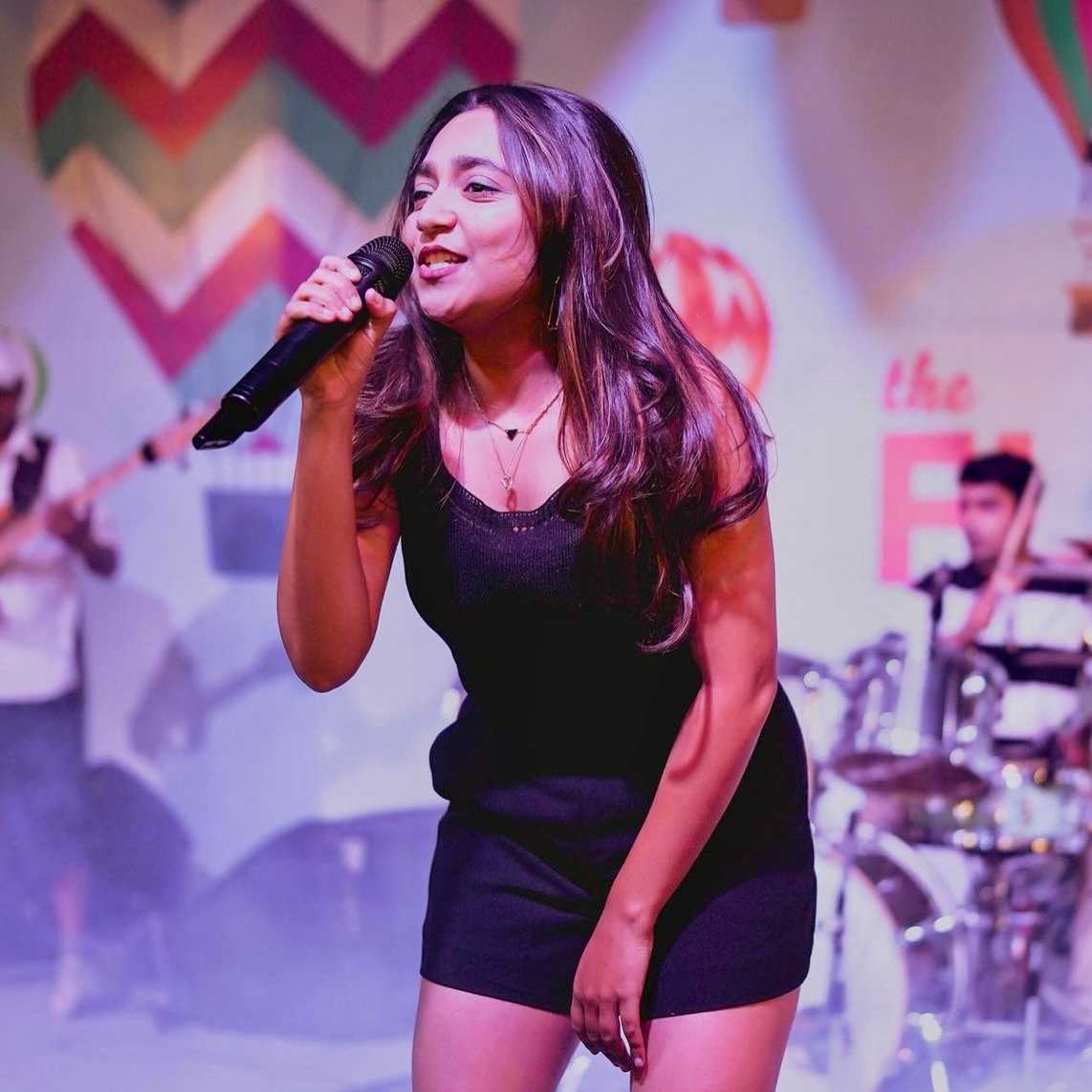 Celebrity Vrushti Chauhan - Tring India