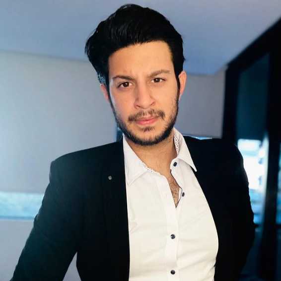 Celebrity Zoran Saher - Tring India