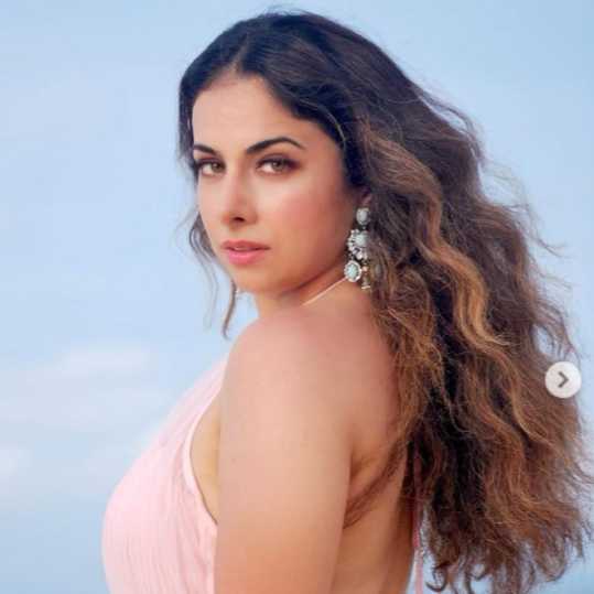 Celebrity Jayna Tida - Tring India