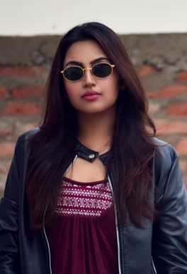 Celebrity Falak Khan - Tring India