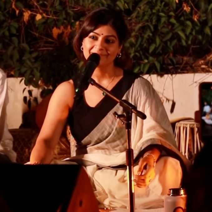 Celebrity Neeru Soni- Tring India