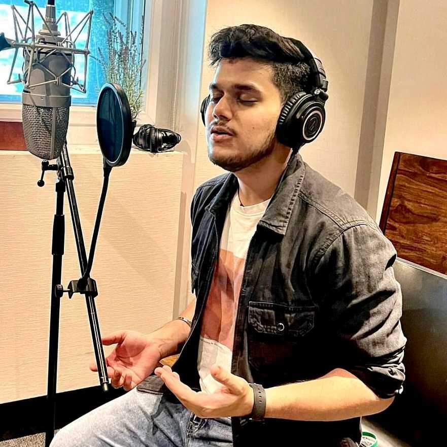 Celebrity Shaurya Saxena- Tring India