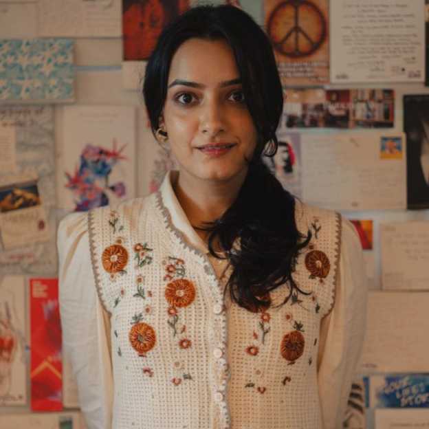 Celebrity Chakori Dwivedi - Tring India