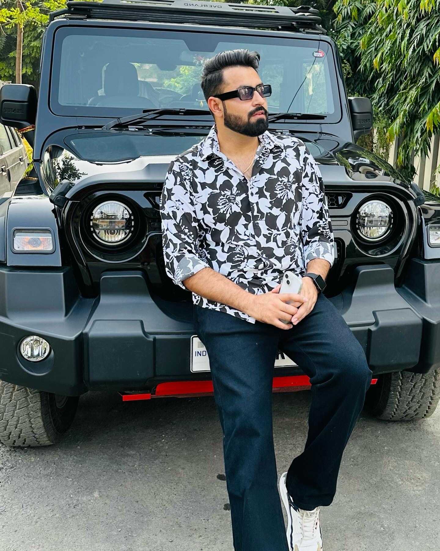 Celebrity Sudarshan Tomar - Tring India