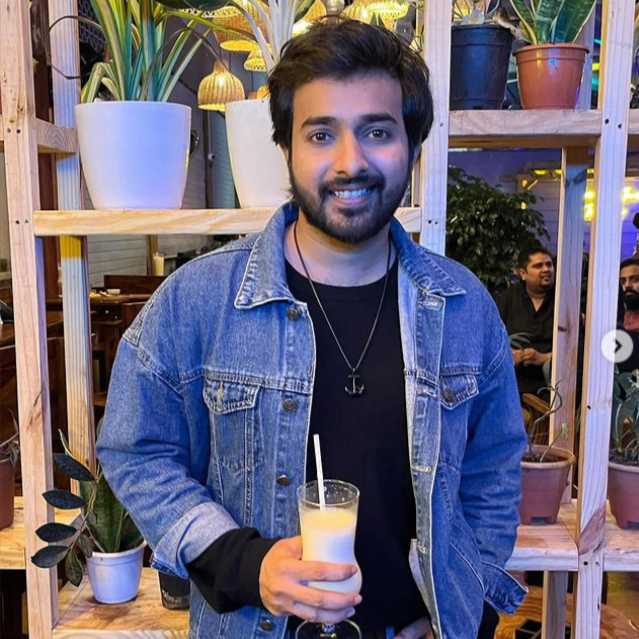 Celebrity Aashish Singh - Tring India