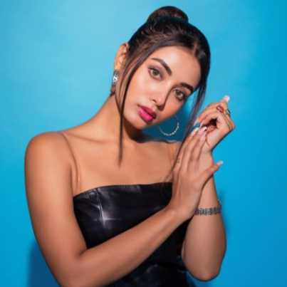 Celebrity Surabhi Das - Tring India