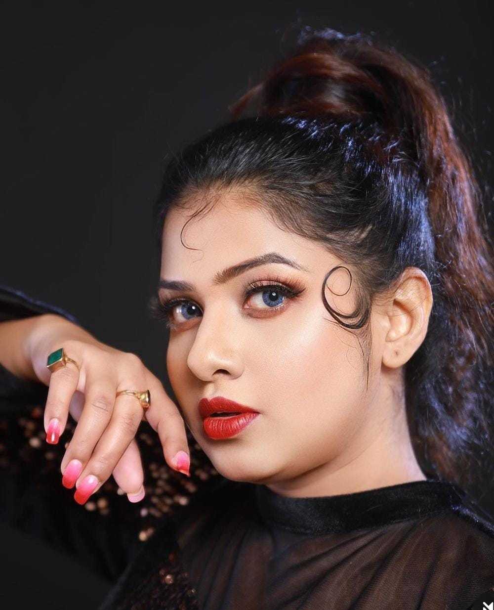 Celebrity Susmita Roy - Tring India