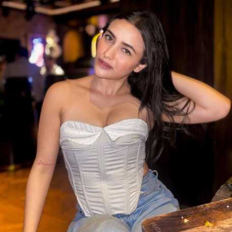 Celebrity Aahna Sharma - Tring India