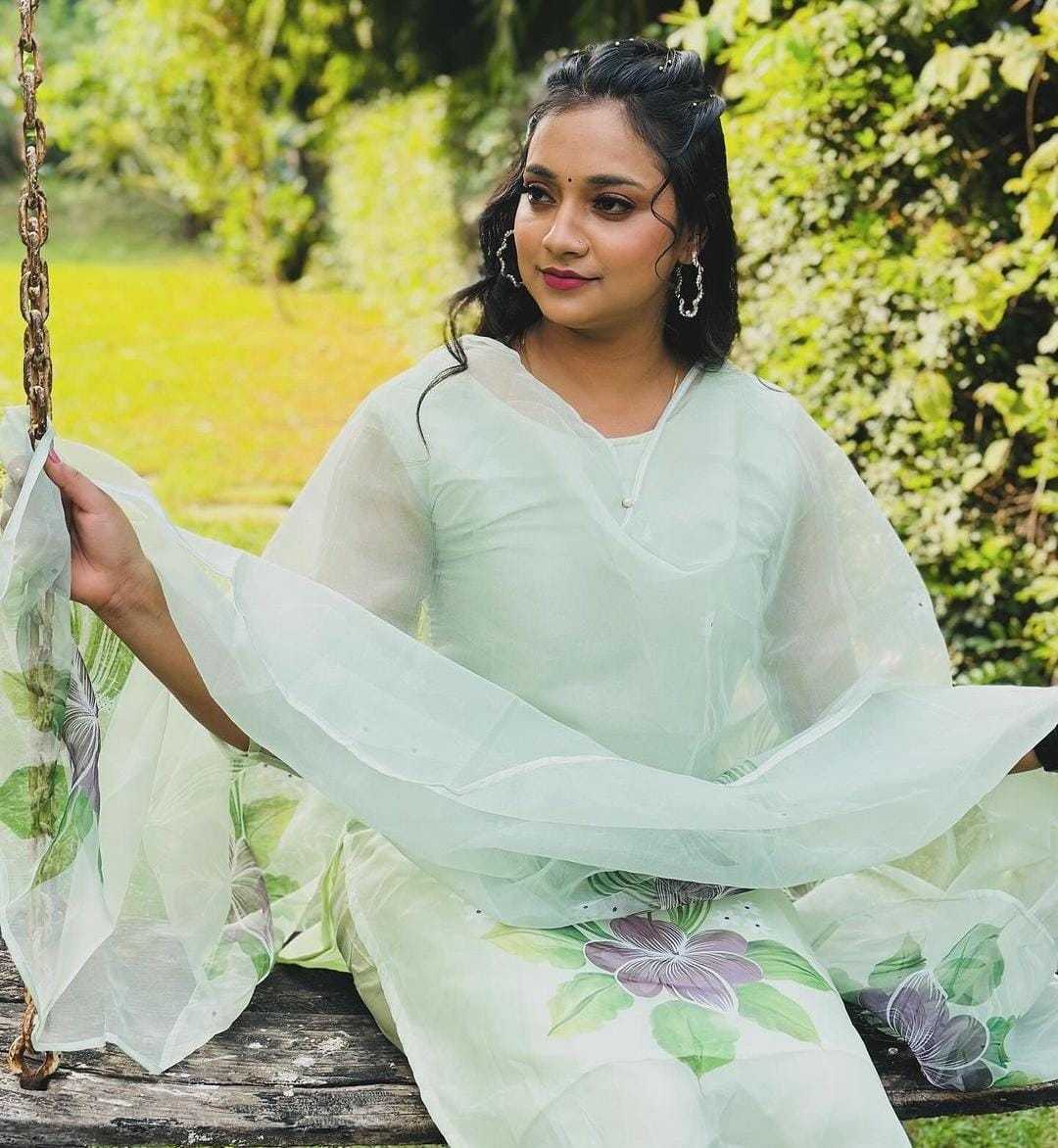 Celebrity Astha Singh - Tring India