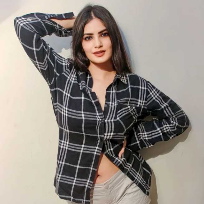 Celebrity Arshi Bharti Shandilya - Tring India